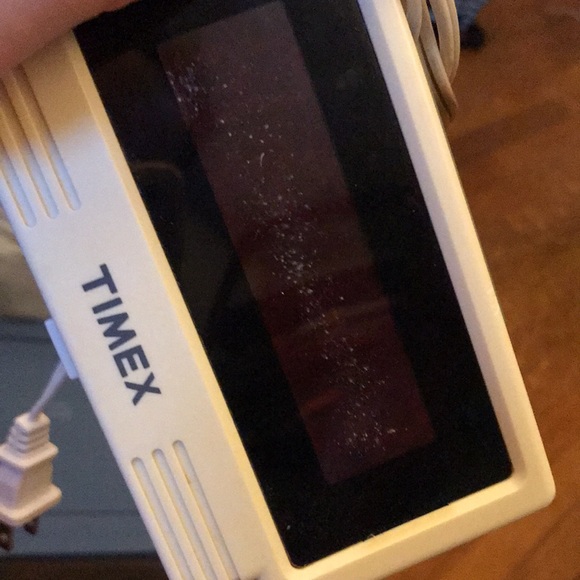 Vintage digital Timex alarm clock. - Picture 3 of 4